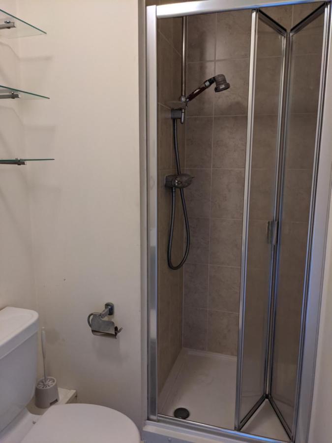 Simple 2-Bedroom 1.5 Bath Apartment In Thornhill Southampton Ngoại thất bức ảnh